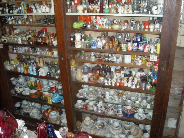 Looking to add to your salt & pepper shaker collection? We have a collection of all sorts for you to sort through!